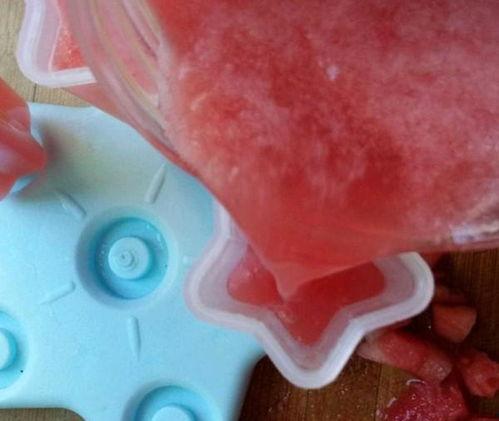 吃瓜吃冰棒的泡泡龙,吃瓜吃冰棒泡泡龙，畅享清凉泡泡盛宴